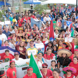 Group photo of crowd at Latin Festival 2017