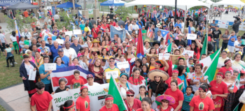 Group photo of crowd at Latin Festival 2017